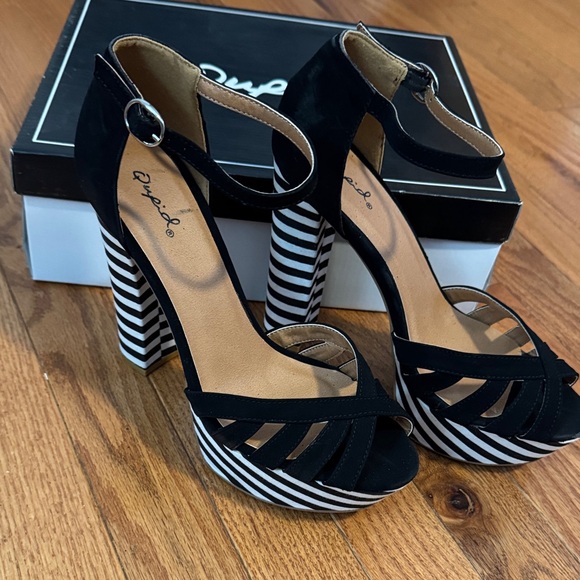 Cupid Black and White Striped Platform Heels - Picture 1 of 4